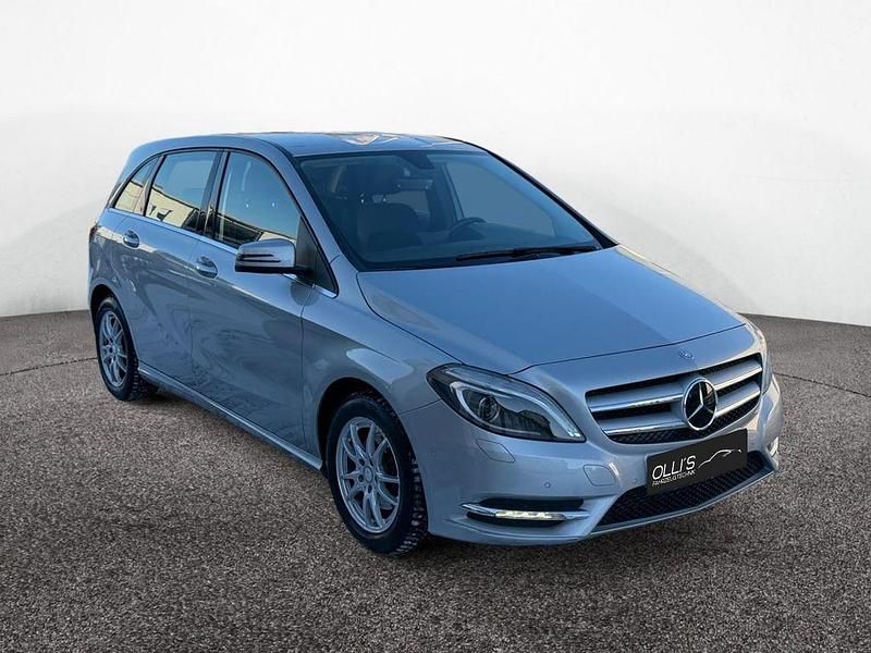 Gebraucht Mercedes B180 122 PS (89 kW) 2014 Silber Van / Kleinbus
