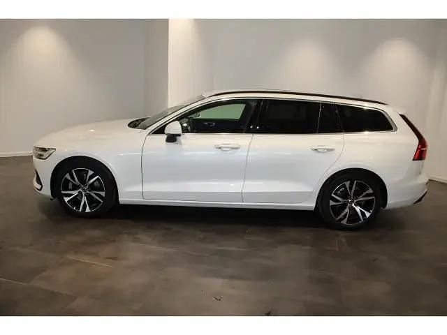 Gebraucht Volvo V60 Core 163 PS (119 kW) 2023 Weiss Kombi