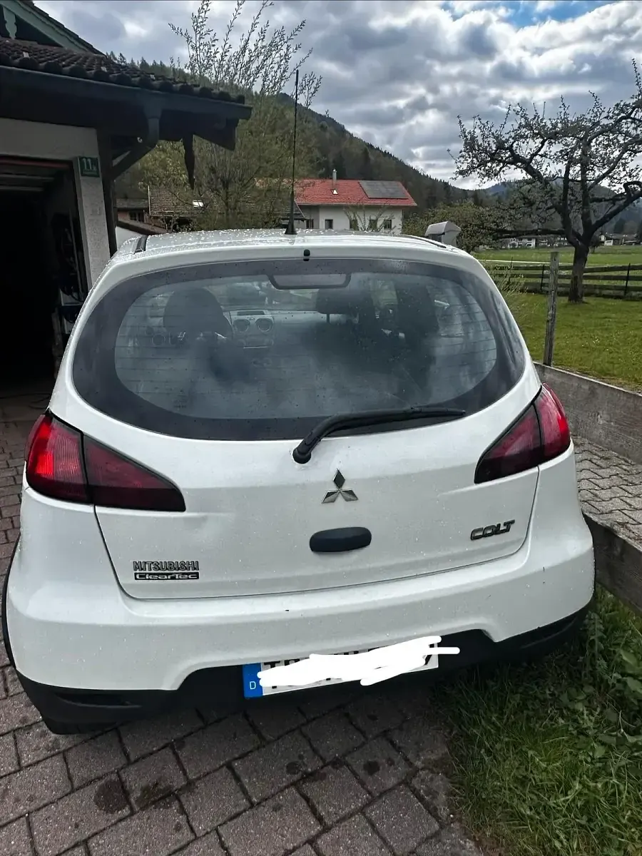 Gebraucht Mitsubishi Colt 75 PS (55 kW) 2010 Weiß Kleinwagen