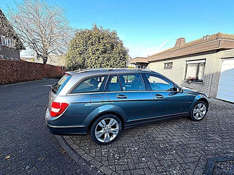 Gebraucht Mercedes C200 Avantgarde 136 PS (100 kW) 2011 Grau Kombi