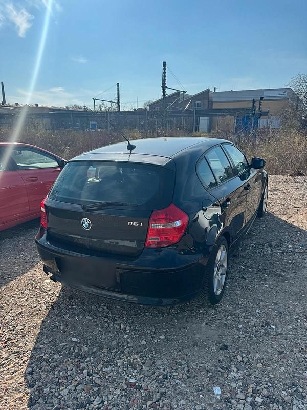 Gebraucht BMW 116 122 PS (89 kW) 2011 Schwarz Kleinwagen