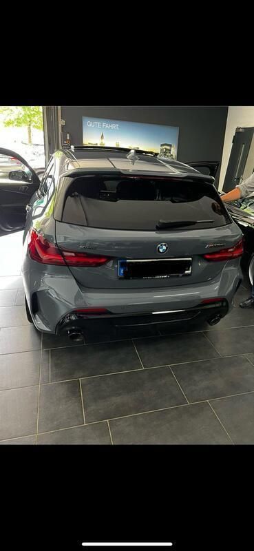 Grau Gebraucht 2020 BMW M135 M Performance Kleinwagen | 37.999 € (Teuer) - Bild 1/4