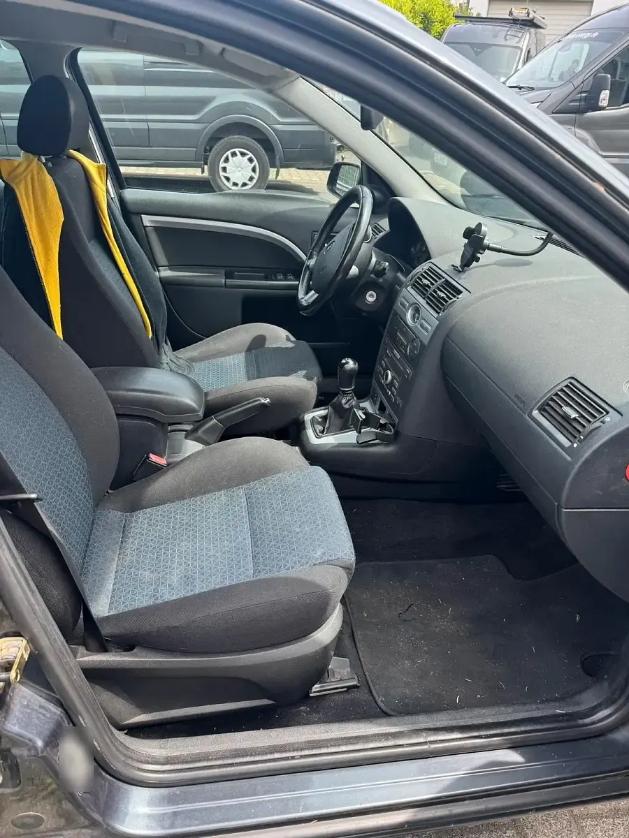 Gebraucht Ford Mondeo 125 PS (91 kW) 2006 Grau Kombi