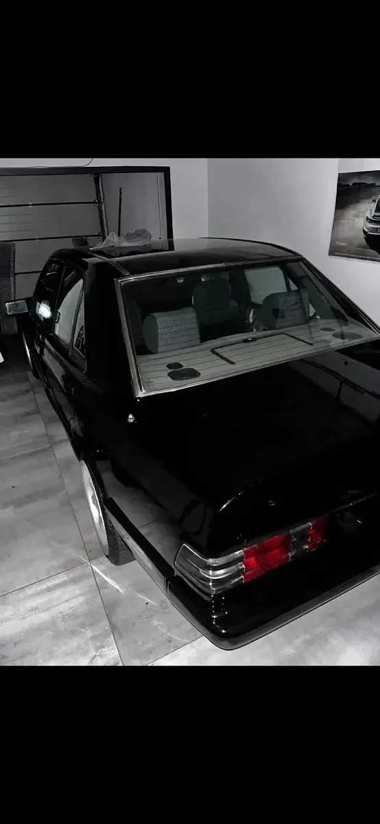 Second-hand Mercedes 190 105 CP (77 kW) 1989 Negru Berlinǎ