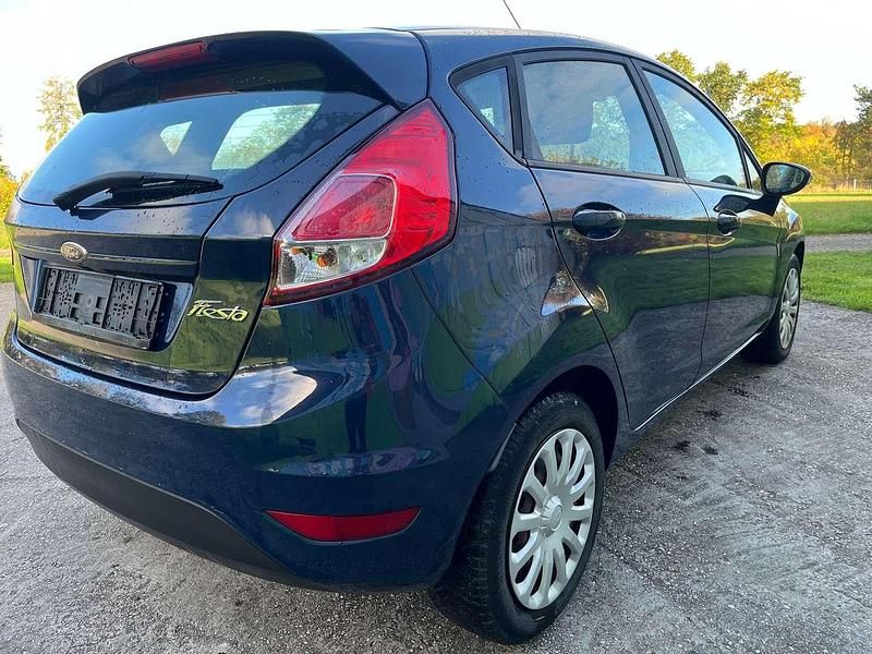 Gebraucht Ford Fiesta Trend 80 PS (58 kW) 2014 Blau Kleinwagen