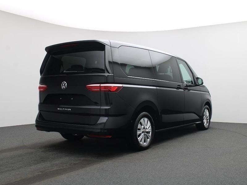 Gebraucht VW Multivan Life 150 PS (110 kW) 2024 Schwarz Van