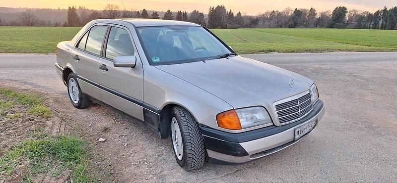 Andere farben Gebraucht 1994 Mercedes C180 Limousine | 4.300 € - Bild 1/4