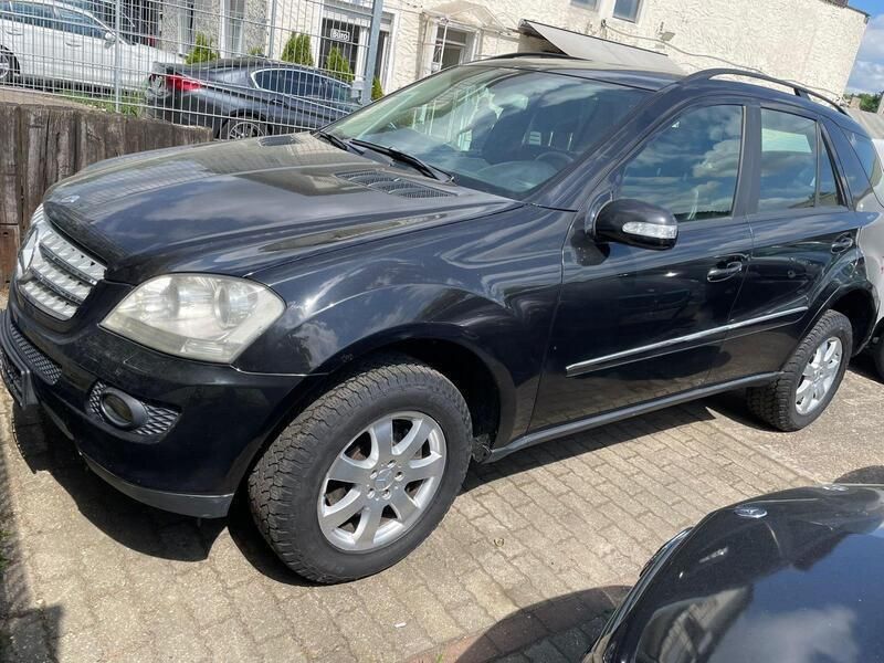 Schwarz Gebraucht 2006 Mercedes ML320 SUV | 6.990 € - Bild 1/4