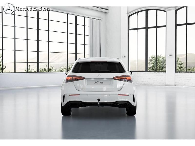 Gebraucht Mercedes A180 AMG 136 PS (100 kW) 2026 Unilack polarweiß Limousine