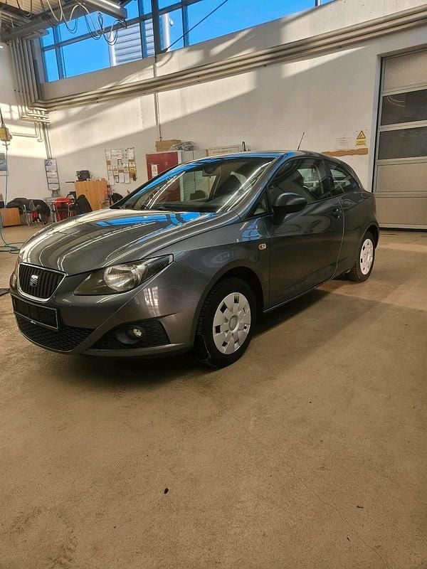 Grau Gebraucht 2016 Seat Ibiza Limousine | 3.990 € (Superpreis) - Bild 1/4