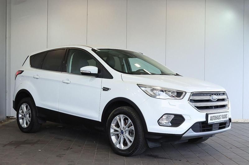 Gebraucht Ford Kuga Titanium 150 PS (110 kW) 2019 Weiß SUV