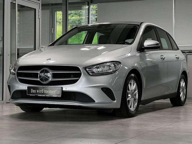 Iridiumsilber Gebraucht 2019 Mercedes B180 Van / Kleinbus | 18.480 € (Fairer Preis) - Bild 1/3