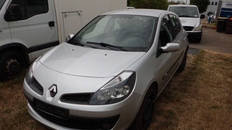 Silber Gebraucht 2006 Renault Clio III Kleinwagen | 1.200 € (Guter Preis) - Bild 1/4