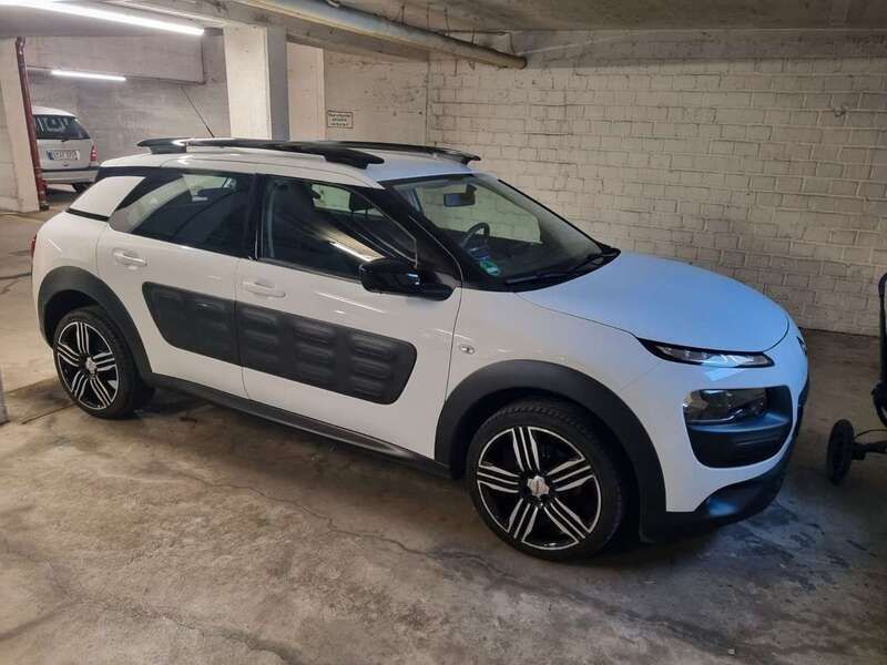 Weiß Gebraucht 2016 Citroën C4 Cactus PureTech Kleinwagen | 8.850 € (Guter Preis) - Bild 1/4