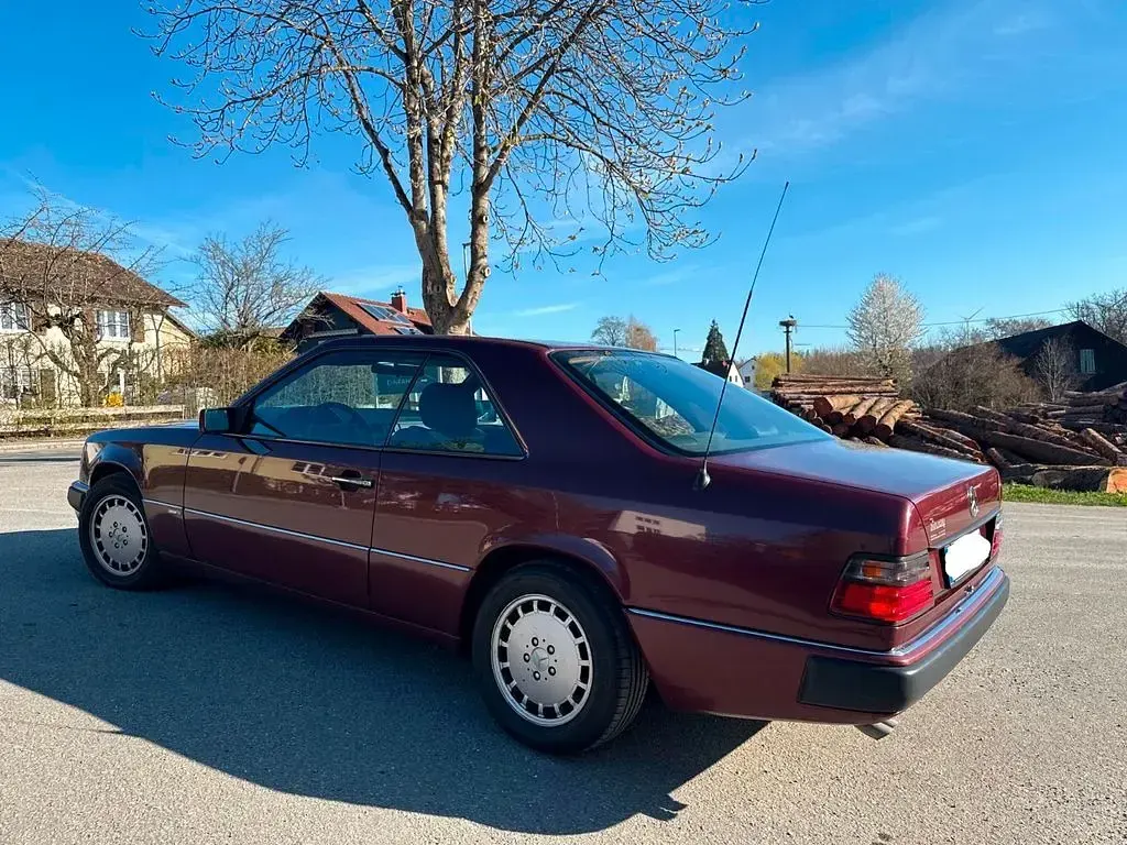 Second-hand Mercedes E300 Sportline 179 CP (131 kW) 1990 Roșu