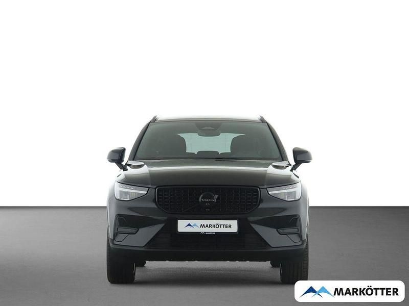 Neu Volvo XC40 Plus 163 PS (119 kW) 2025 Schwarz SUV