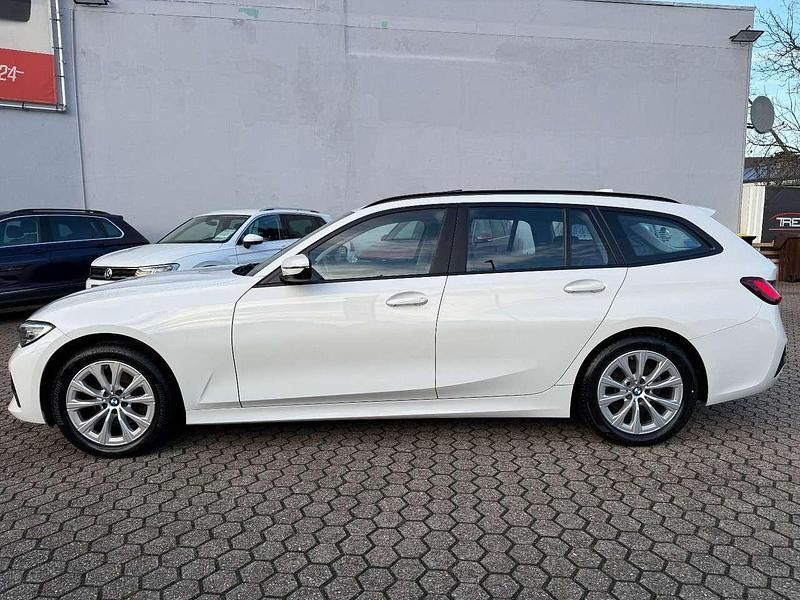 Gebraucht BMW 320e 190 PS (139 kW) 2021 Alpinweiss iii Kombi