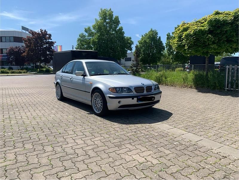 Gebraucht BMW 320 150 PS (110 kW) 2002 Silber Limousine