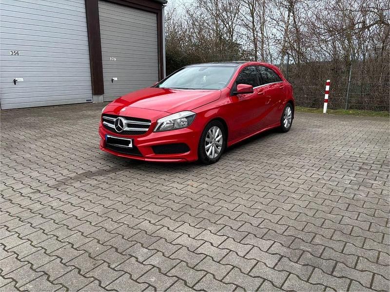 Gebraucht Mercedes A200 AMG line 136 PS (100 kW) 2012 Rot Limousine