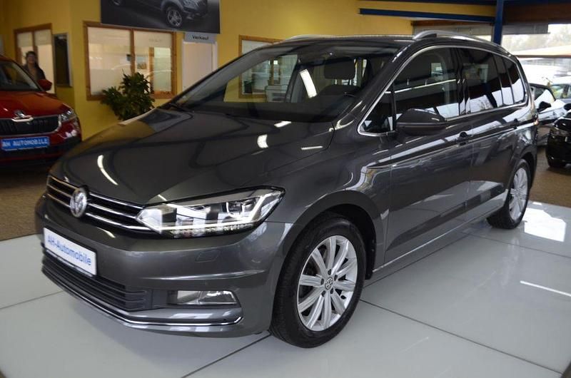 Indiumgrau Gebraucht 2018 VW Touran Highline Van / Kleinbus | 20.480 € (Fairer Preis) - Bild 1/4