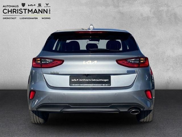 Gebraucht Kia Ceed Comfort 120 PS (88 kW) 2022 Lunarsilber Kleinwagen