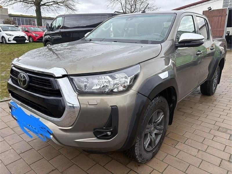 Braun Gebraucht 2021 Toyota HiLux Abholung | 36.000 € (Fairer Preis) - Bild 1/4
