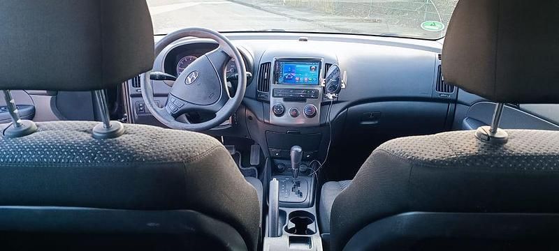 Gebraucht Hyundai i30 Comfort 126 PS (92 kW) 2011 Schwarz Kombi