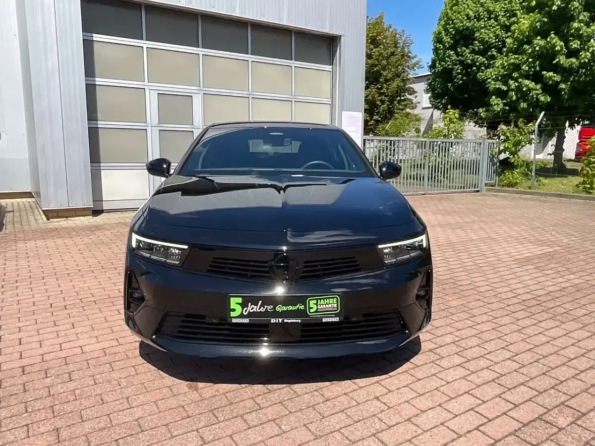 Gebraucht Opel Astra 131 PS (96 kW) 2024 Schwarz perla nera/typ aussenv Kleinwagen