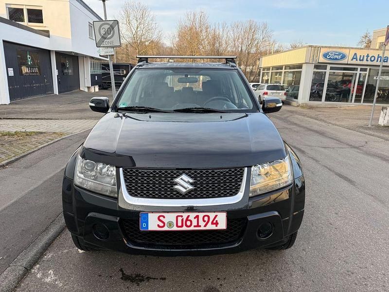 Schwarz Gebraucht 2012 Suzuki Grand Vitara SUV | 8.499 € (Fairer Preis) - Bild 1/4