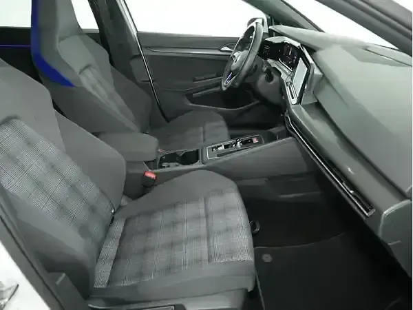 Second-hand VW Golf VIII GTE 245 CP (180 kW) 2021 Alb Berlinǎ