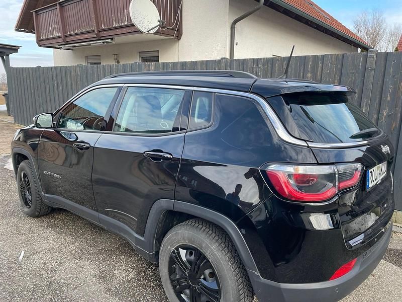 Gebraucht Jeep Compass 140 PS (102 kW) 2018 Schwarz SUV
