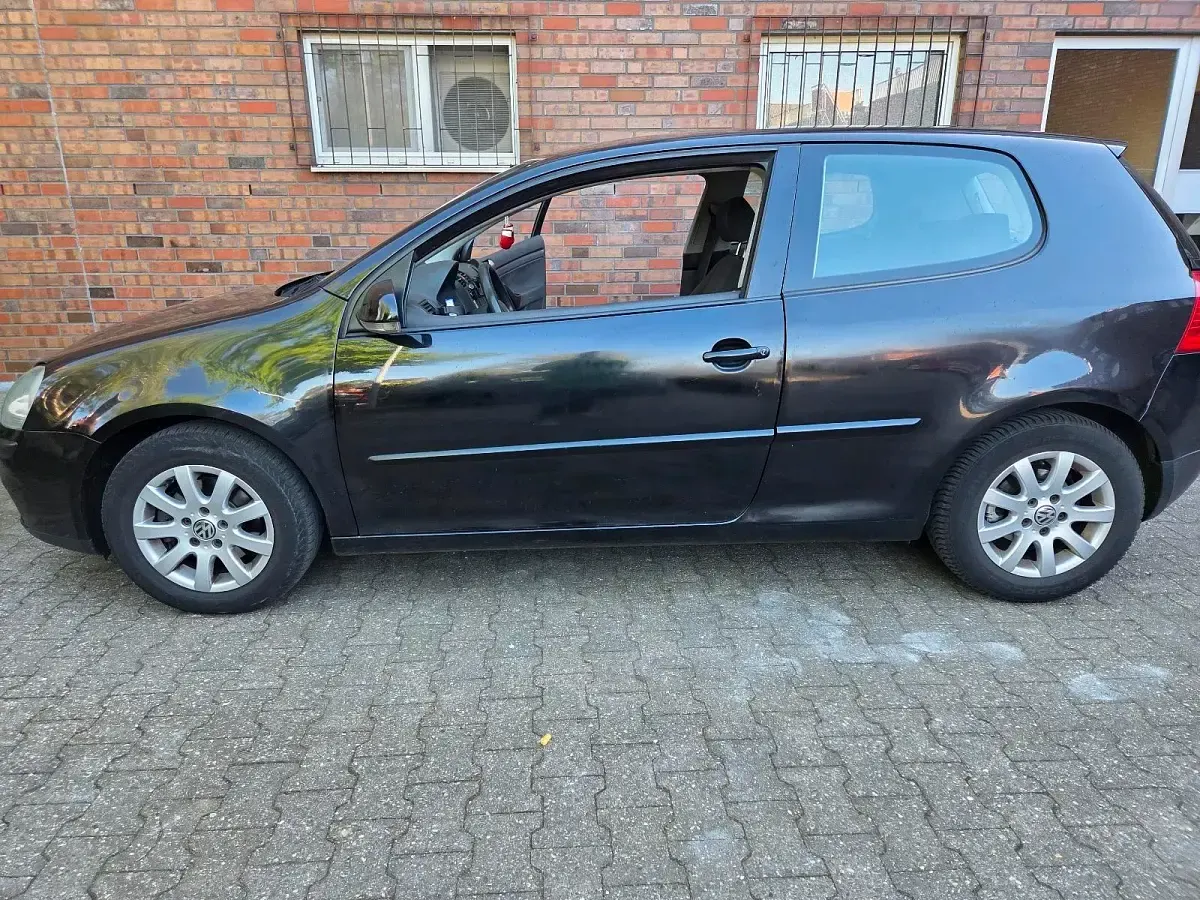 Usado VW Golf 105 HP (77 kW) 2004 Preto Coupé