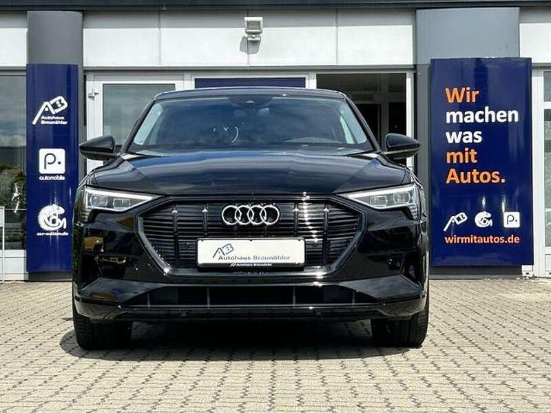 Brillantschwarz Gebraucht 2021 Audi e-tron Advanced SUV | 31.950 € (Fairer Preis) - Bild 1/4