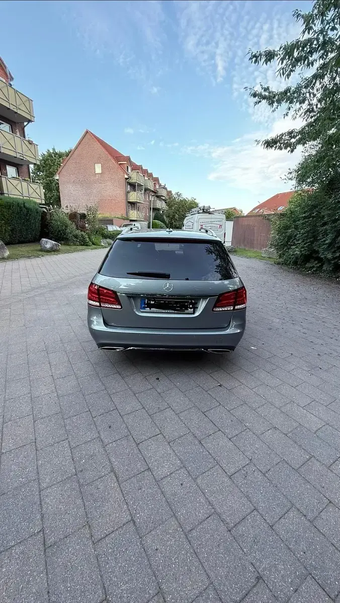 Gebraucht Mercedes E220 Avantgarde 170 PS (125 kW) 2015 Silber Kombi