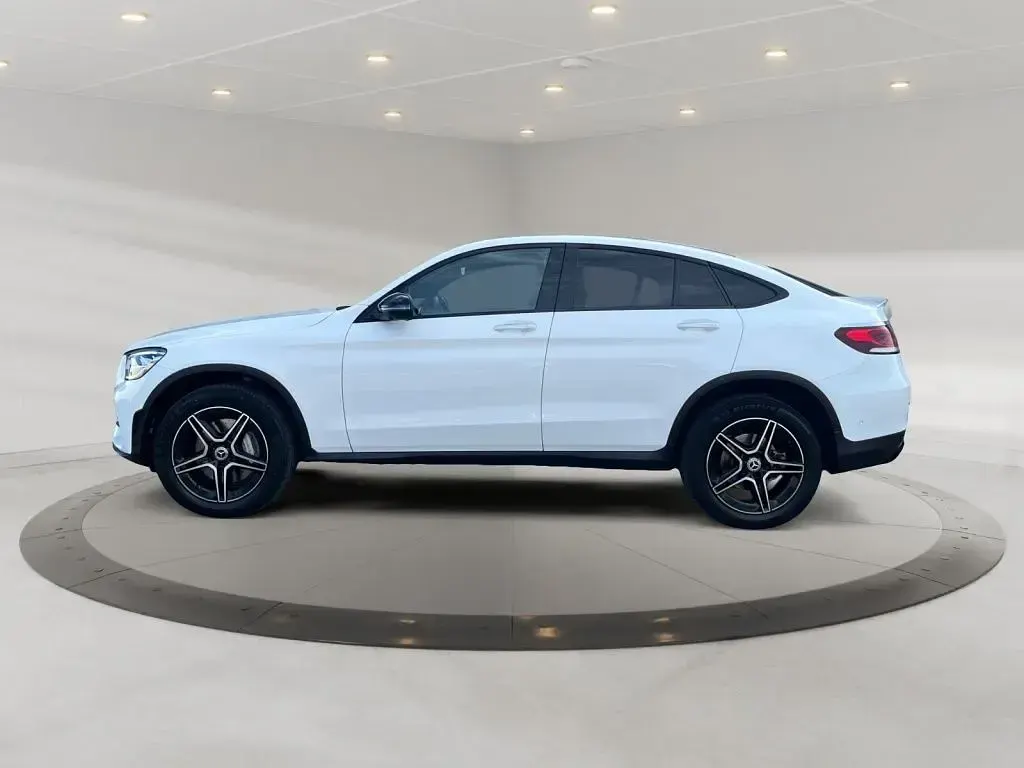 Gebraucht Mercedes GLC300de AMG 194 PS (142 kW) 2022 Weiß Coupé
