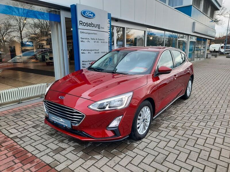 Rot Gebraucht 2018 Ford Focus Titanium Limousine | 15.990 € (Fairer Preis) - Bild 1/4