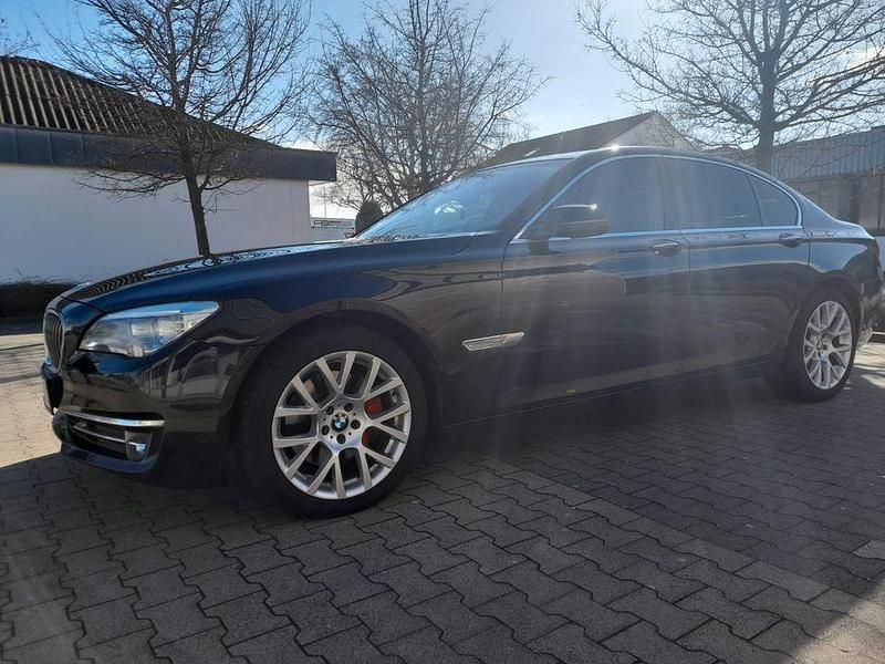 Second-hand BMW 730 258 CP (189 kW) 2013 Negru Berlinǎ