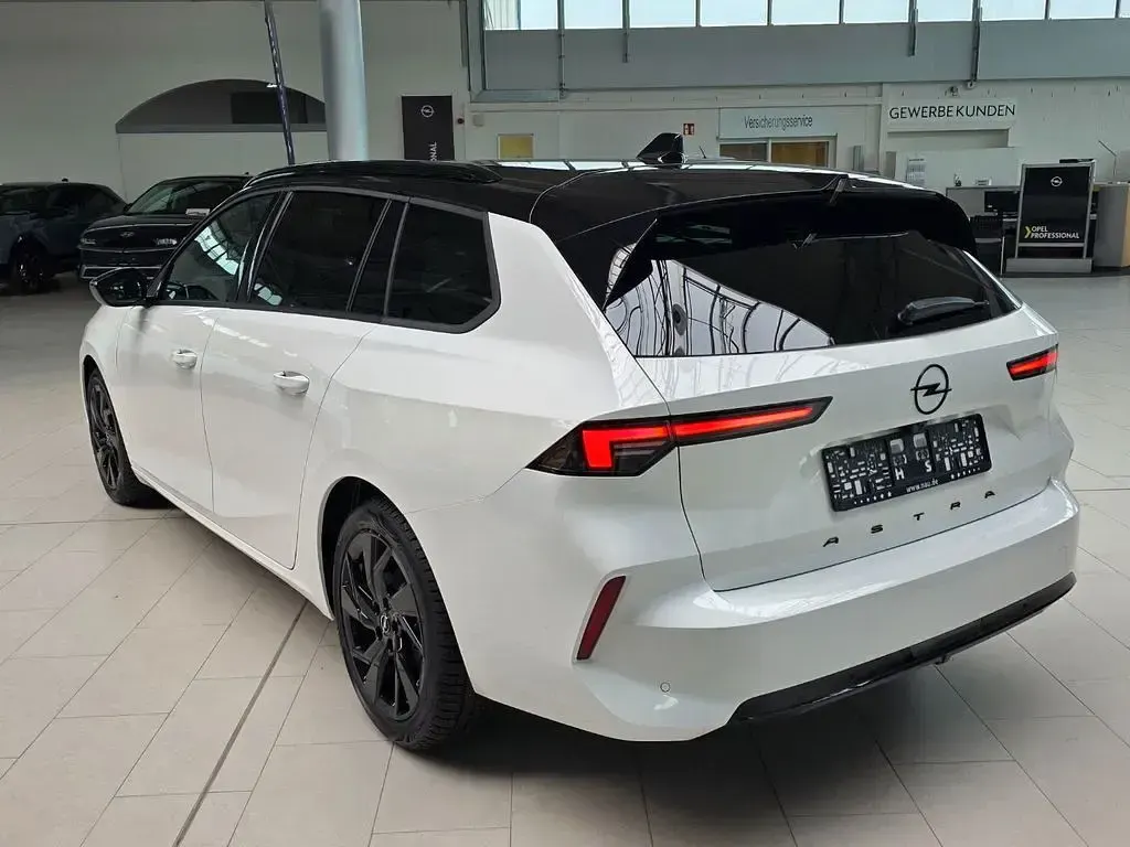 Neu Opel Astra 131 PS (96 kW) 2025 Arktis weiß Kleinwagen