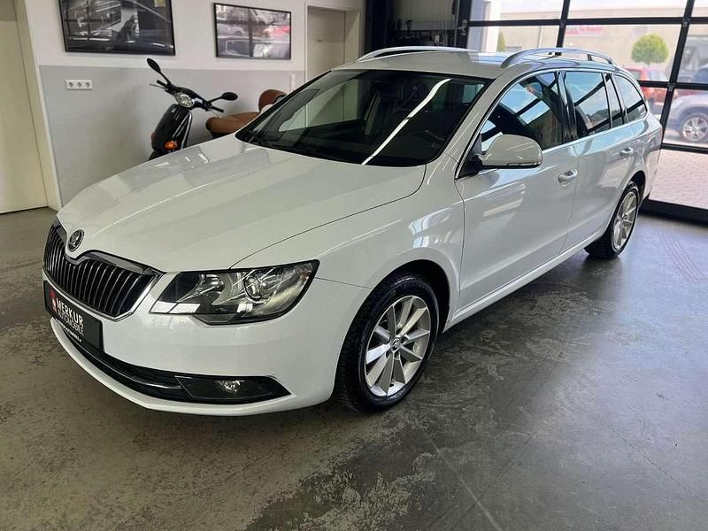 Weiß Gebraucht 2014 Skoda Superb Ambition Kombi | 6.450 € (Superpreis) - Bild 1/4