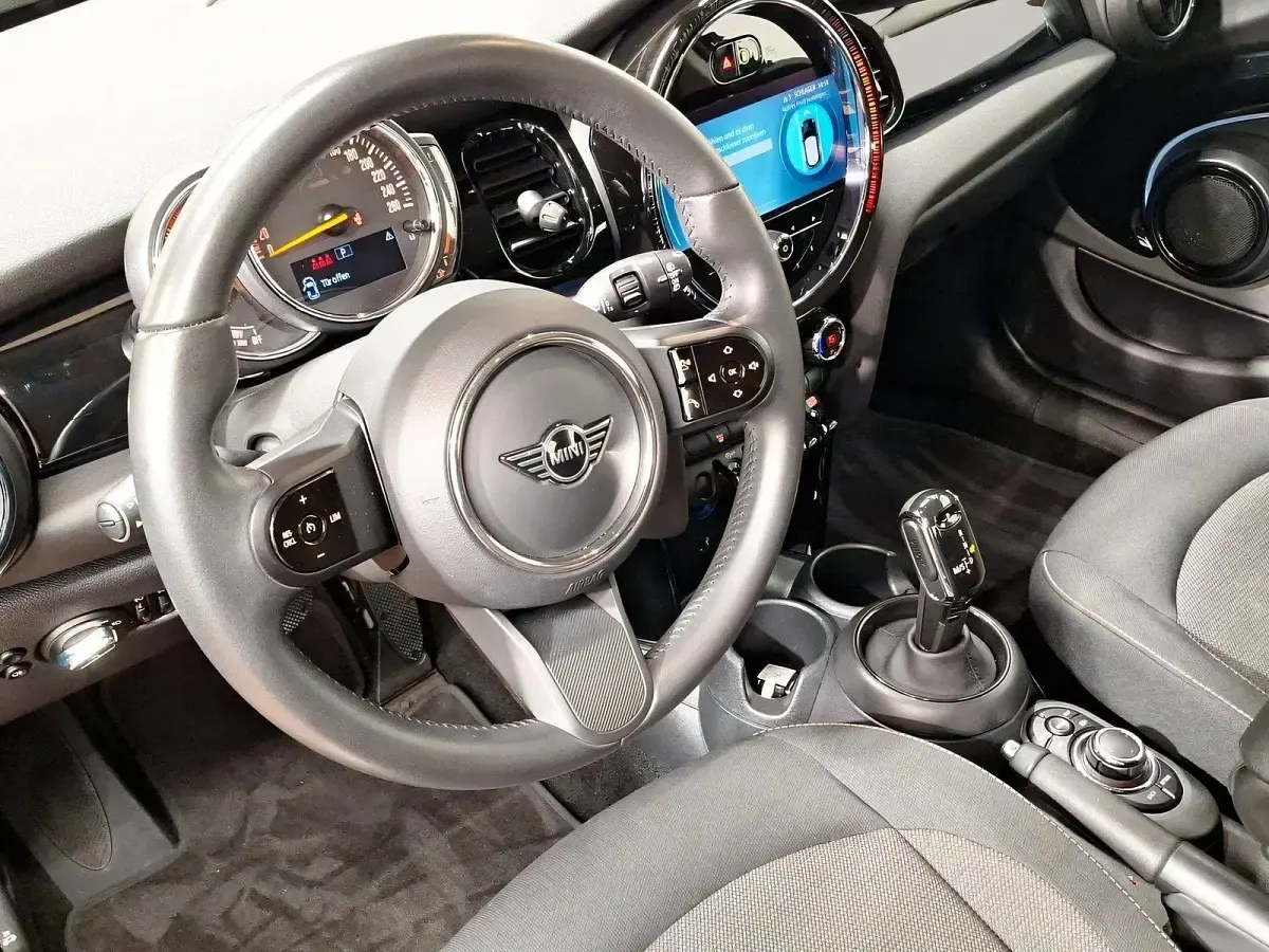 Gebraucht Mini Cooper 136 PS (100 kW) 2023 Schwarz Kleinwagen
