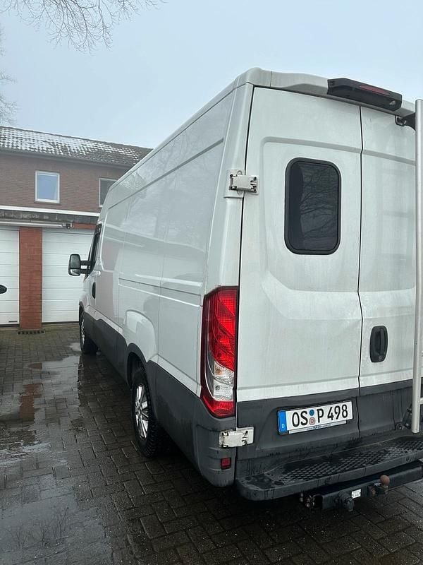 Gebraucht Iveco Daily 136 PS (100 kW) 2018 Weiß Van / Kleinbus