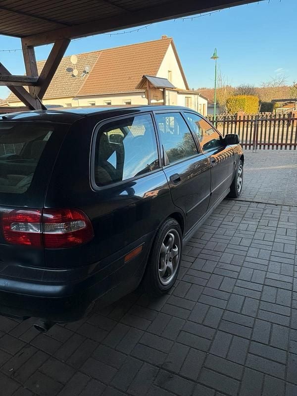 Gebraucht Volvo V40 122 PS (89 kW) 2003 Schwarz Kombi
