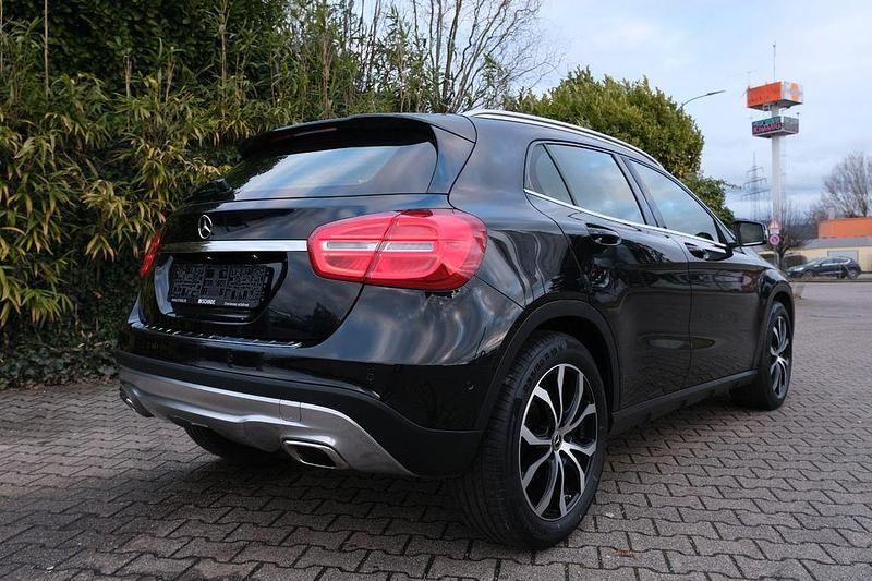 Gebraucht Mercedes GLA180 Urban 122 PS (89 kW) 2015 Schwarz SUV