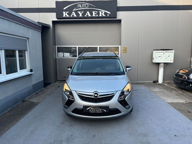 Silber Gebraucht 2016 Opel Zafira Tourer Edition Van / Kleinbus | 9.650 € (Fairer Preis) - Bild 1/4