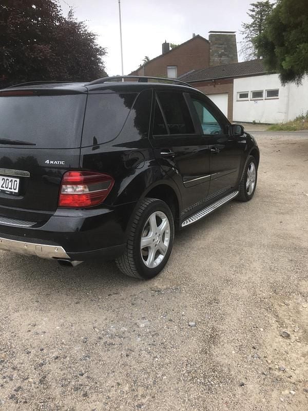 Gebraucht Mercedes ML320 224 PS (164 kW) 2008 Schwarz SUV
