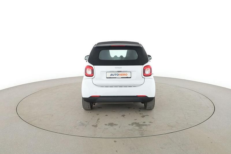 Gebraucht Smart ForTwo Cabrio Basis 71 PS (52 kW) 2019 Weiß Cabrio