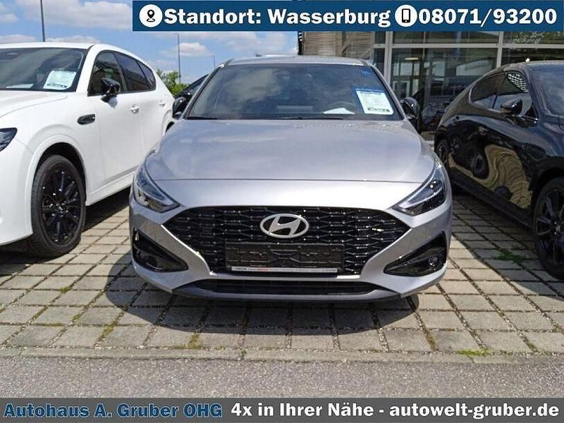 Gebraucht Hyundai i30 Advantage 101 PS (74 kW) 2025 Shimmering silver Limousine