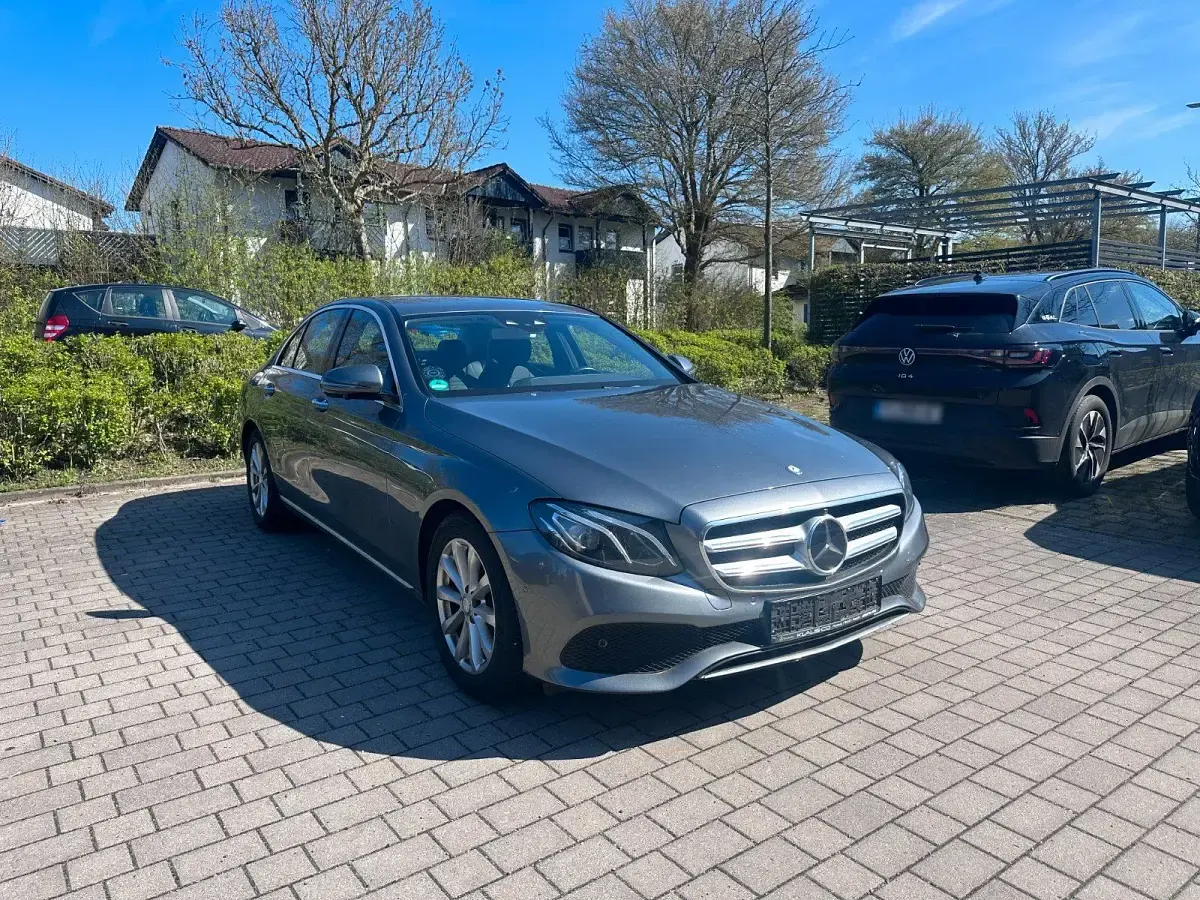 Usado Mercedes E220 Avantgarde 194 CV (142 kW) 2016 Gris Berlina