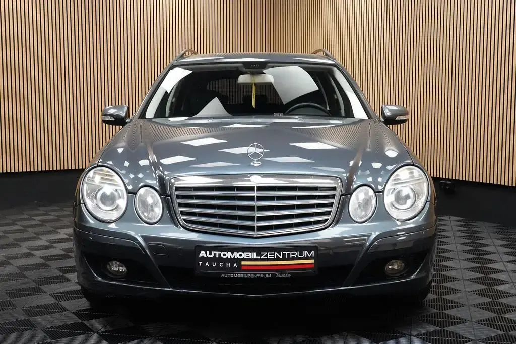 Gebraucht Mercedes E220 Classic 170 PS (125 kW) 2008 Grau Limousine