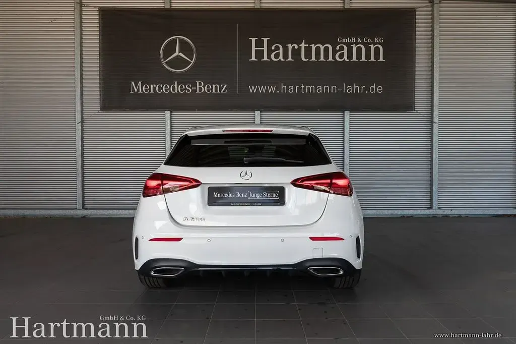 Gebraucht Mercedes A200 AMG 163 PS (119 kW) 2024 Polarweiß Kleinwagen